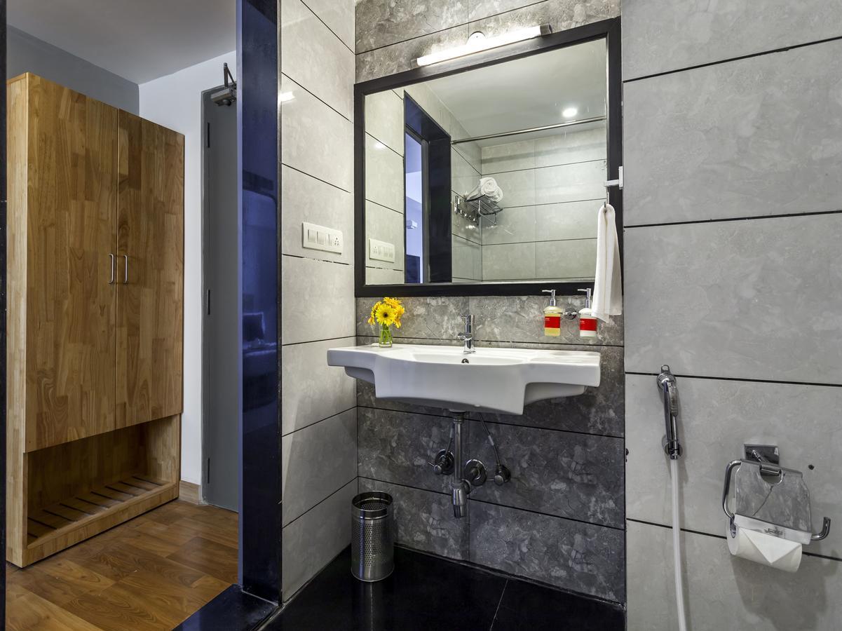 Oyo Townhouse 5 Jubilee Hills Hotell Hyderabad Exteriör bild