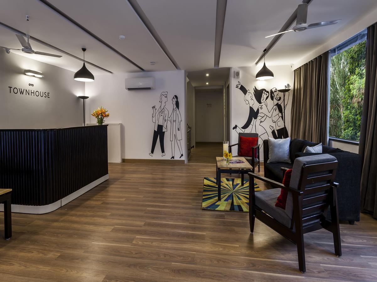 Oyo Townhouse 5 Jubilee Hills Hotell Hyderabad Exteriör bild