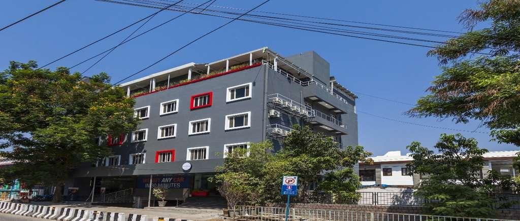 Oyo Townhouse 5 Jubilee Hills Hotell Hyderabad Exteriör bild