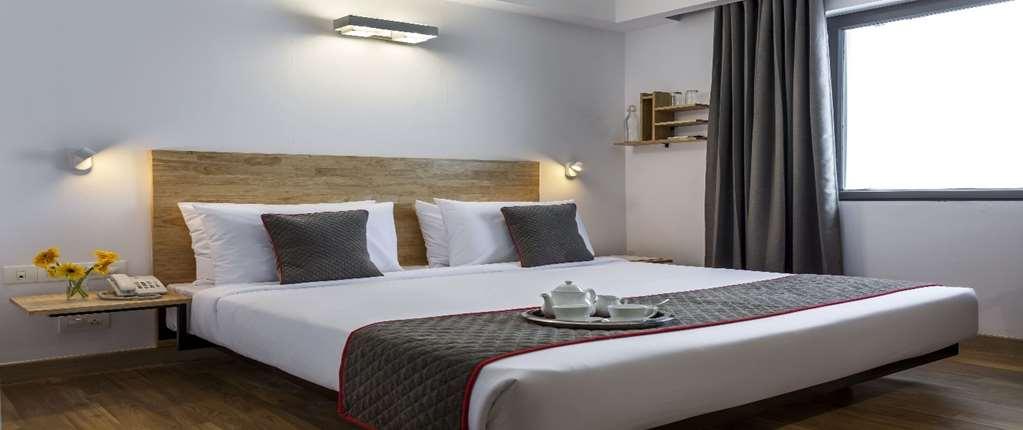 Oyo Townhouse 5 Jubilee Hills Hotell Hyderabad Rum bild