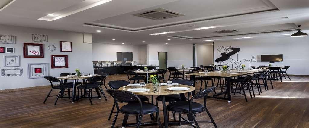 Oyo Townhouse 5 Jubilee Hills Hotell Hyderabad Rum bild